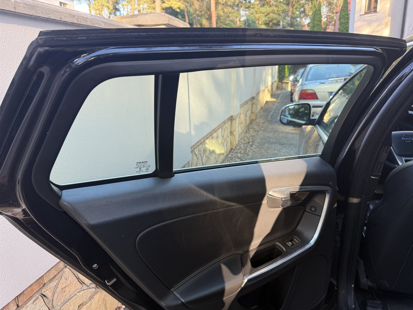 Auto aizmugures loga tonēšana — pirms